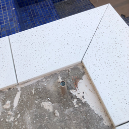Borda Piscina Atérmica  CX 12 unid 50x25x1,5cm Branca   Areia de Quartzo - 5