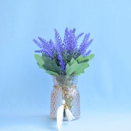 Flores Artificiais Arranjo de Lavandas No Vaso com Pingente Dourado| Linha Permanente Formosinha - 2 Flores Artificiais Arranjo de Lavandas No Vaso com Pingente Dourado| Linha Permanente Formosinha - 2