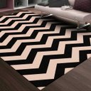 Ver imagem 1 de Tapete Sala Quarto Chevron Listrado 1,00Mx1,40M Antiderrapante Preto com Bege Casa Dona