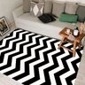 Tapete Sala Quarto Chevron Listrado 1,00Mx1,40M Antiderrapante Preto e Branco Casa Dona - 4