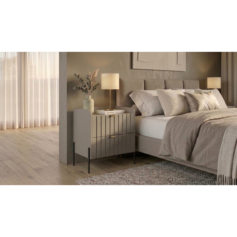 Mesa de Cabeceira Moriah 60cm Cinza MDF Estilo Industrial com Pés de Aço Preto com 2 Gavetas