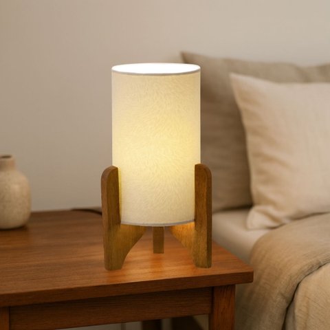 Abajur de Mesa Vitória Decorativo Pés Madeira Cúpula Tecido:palha