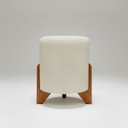 Ver imagem 6 de Puff Decorativo Eloah Redondo Assento Extra para Sala Quarto Suede Pufe com Pés de Madeira
