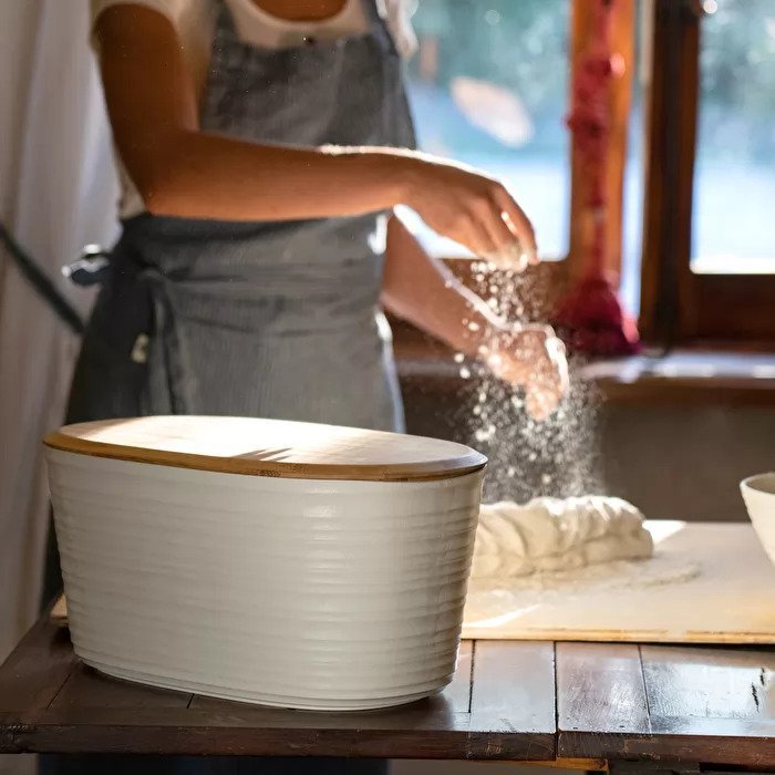 Cesta p/ pão em plástico 100% pos consumo com tampa/tábua de corte de pães em Bambu 10Lt - Tierra -  - 2