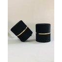 Ver imagem 1 de Kit 2 Puff Preto com Cinta Dourada