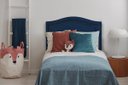 Ver imagem 1 de Cabeceira Solteiro Curva 90x60cm Suede Azul - Tachas Fumê