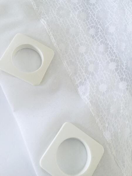 Cortina tecido com renda 3,00 x 1,80 com ilhós - branca - 1