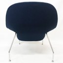 Ver mais imagens de CÓPIA - Poltrona Womb Chair com puff linho azul marinho - Poltronas do Sul