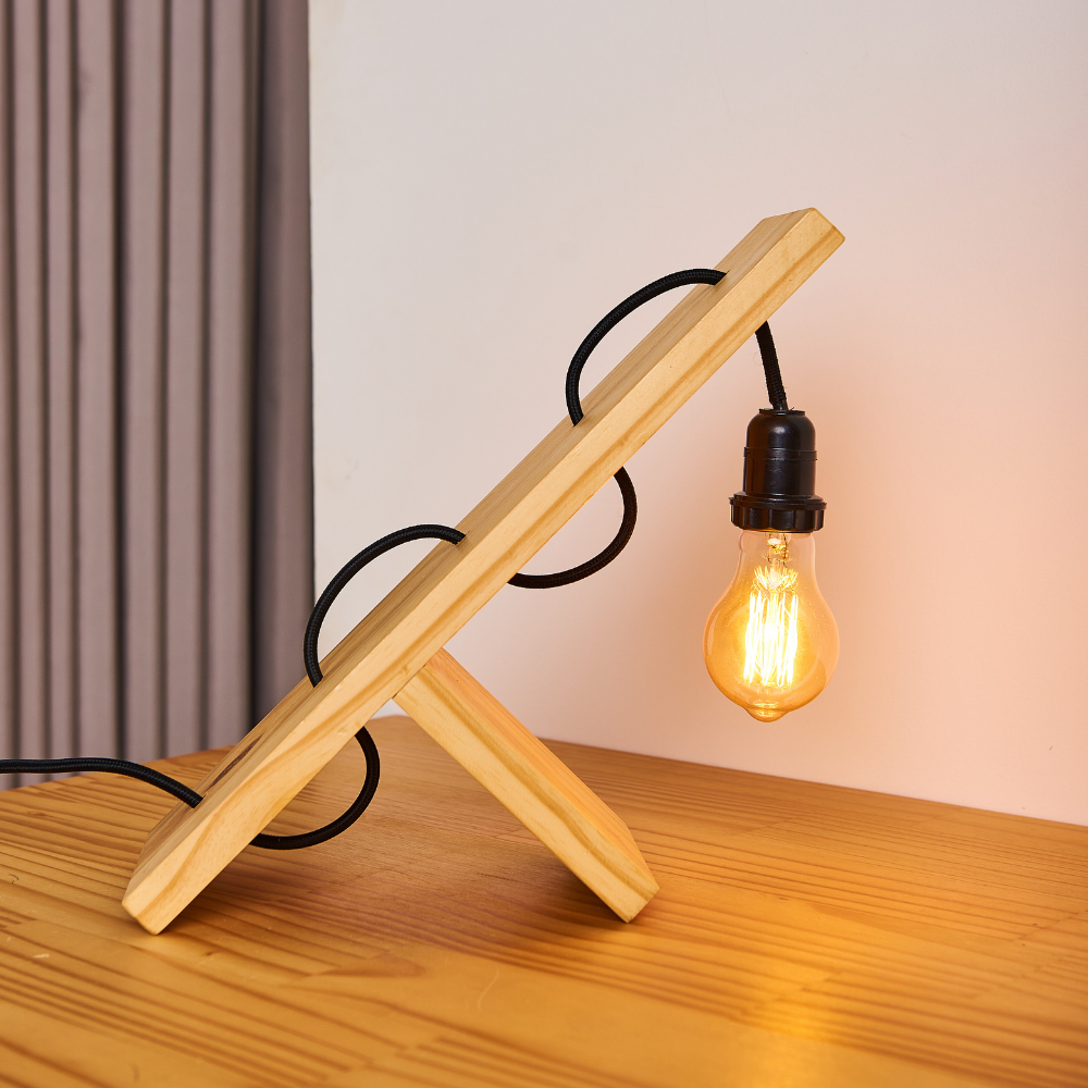 Luminária de madeira pinus com fio de tecido preto - 1