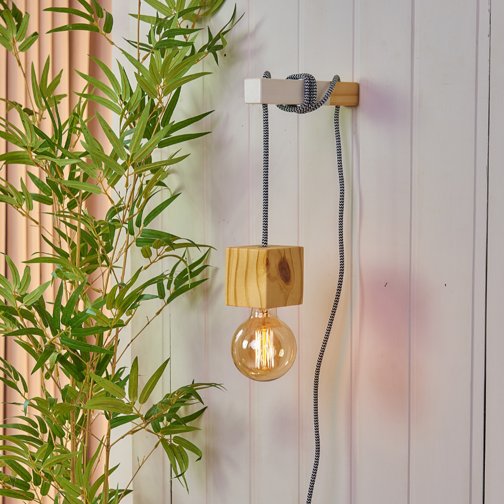 Luminária de parede de madeira pinus com detalhe em branco - 4