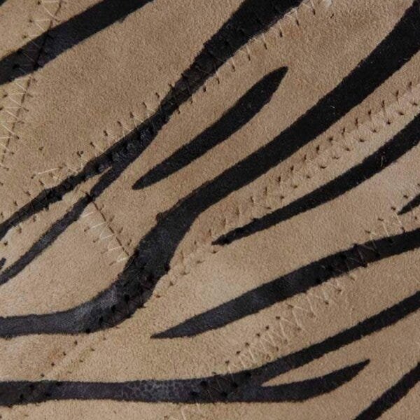 Capa para Almofada de Couro com Estampa Zebra 40x40cm Vênus Victrix - 2