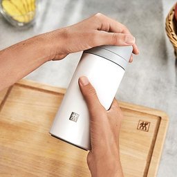 Garrafa Térmica com Infusor 420ml em Aço Inox Cinza e Branco Thermos Zwilling - 2 Garrafa Térmica com Infusor 420ml em Aço Inox Cinza e Branco Thermos Zwilling - 2