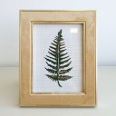 Ver imagem 1 de Porta Retrato de Veludo Dourado 15 x 20