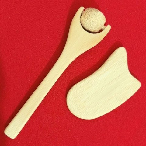 Kit Facial - Rolo Massageador Roller e Gua Sha de Bambu