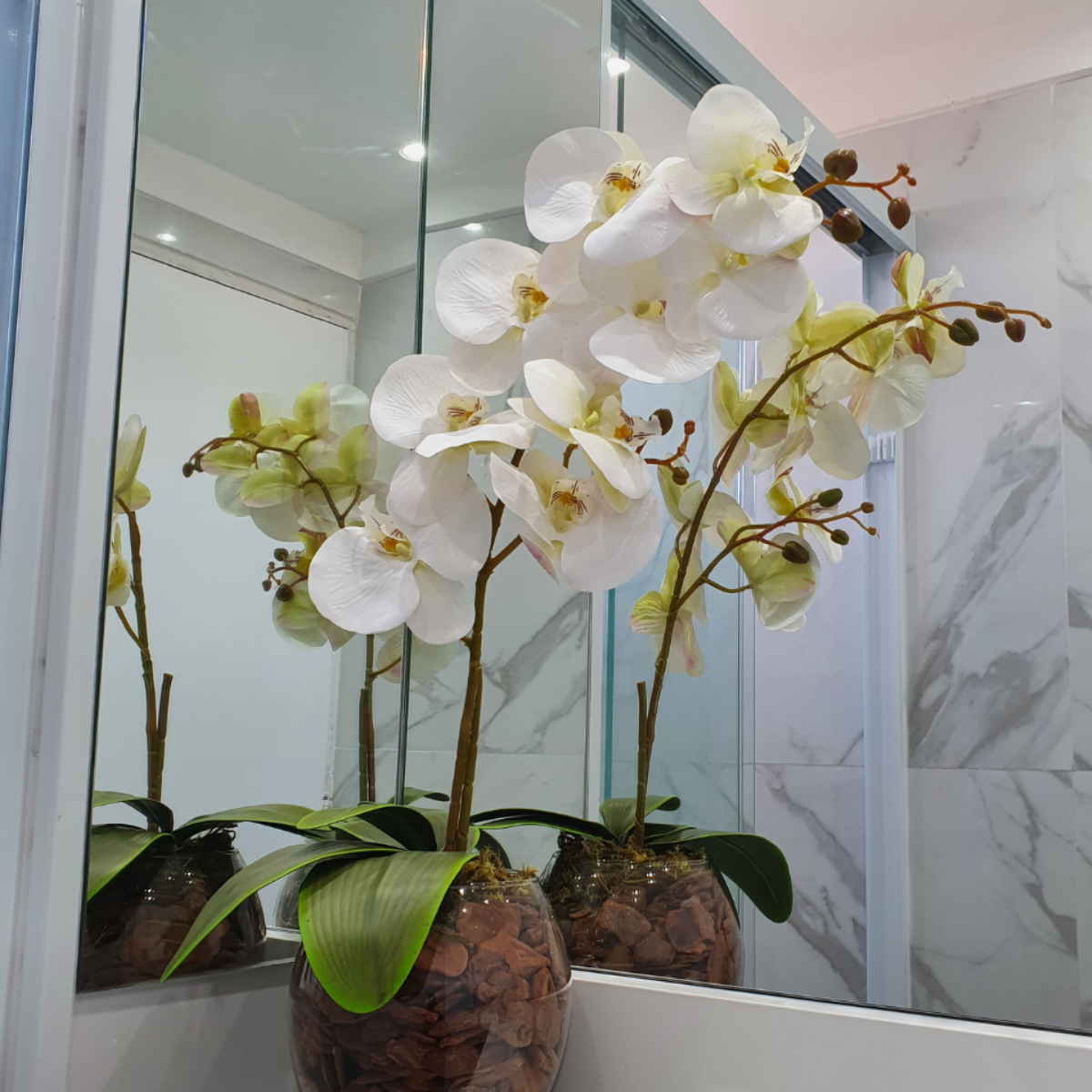 Arranjo de Orquídea Artificial Branca 60cm com Vaso de Vidro - 5