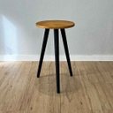 Ver imagem 1 de Mesa Lateral Redonda com Pé Palito de Madeira Nozes e Preto