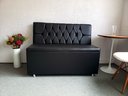 Ver imagem 1 de Conjunto com 2 Poltronas Booth e 1 Mesa para Comércio