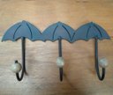 Ver imagem 2 de Cabides três ganchos em formato de guarda chuva artesanal de ferro e madeira oferta só hoje