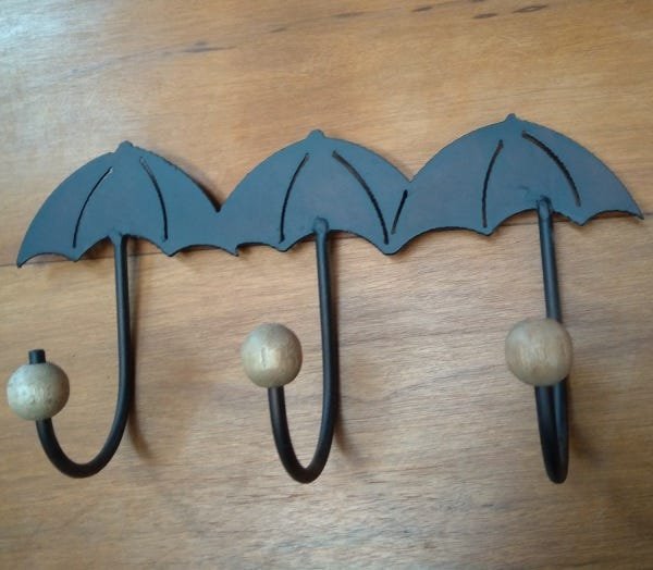 Cabides três ganchos em formato de guarda chuva artesanal de ferro e madeira oferta só hoje - 4