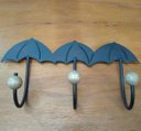 Ver imagem 5 de Cabides três ganchos em formato de guarda chuva artesanal de ferro e madeira oferta só hoje