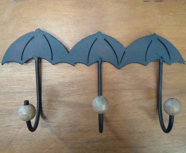 Cabides três ganchos em formato de guarda chuva artesanal de ferro e madeira oferta só hoje - 3
