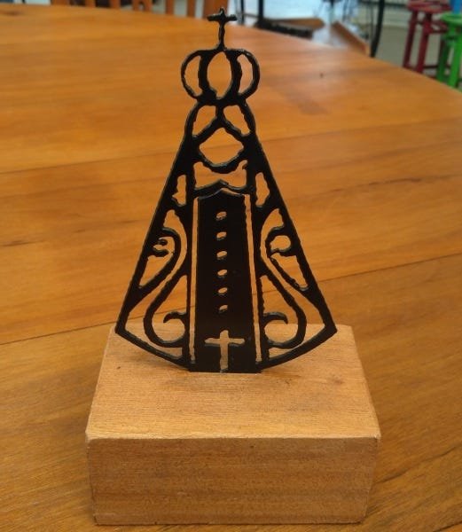 Enfeite religioso pedestal de Nossa Senhora para salas quartos escritórios lojas artesanato rústico