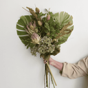 Ver imagem 1 de Buquê de Flores Artificiais com Costela de Adão, Protea, Guiambé e Hortências | Beleza Atemporal For