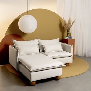 Sofá Modular 2 Lugares com Chaise e Pé Bolinha Sôma CabeCasa MadeiraOriginals