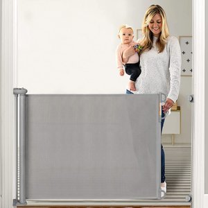 Portão Retrátil de Segurança Momcozy 71” X 33” Cinza para Bebês e Pets