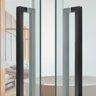 Puxador de Porta U Cor Preto Pivotante Luxo Inox 304 Escovado 60cm Madeira Vidro Brinovar - 3