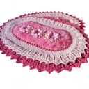 Ver imagem 3 de Tapete de Luxo Crochê Artesanal Branco com Flor Rosa
