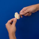 Ver imagem 2 de Kit 2 Ganchos de Madeira com Adesivo Pendurar Roupa - Oikos