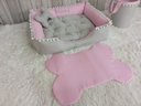 Ver imagem 3 de Kit Pet Caes e Gatos Cesto Organizador Cama P Personalizada Jogo Americano Rosa Caminha P com Ziper