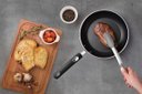 Ver imagem 4 de Pegador Multiuso Moldê em Silicone Cinza e Aço Inox 29 cm Tramontina
