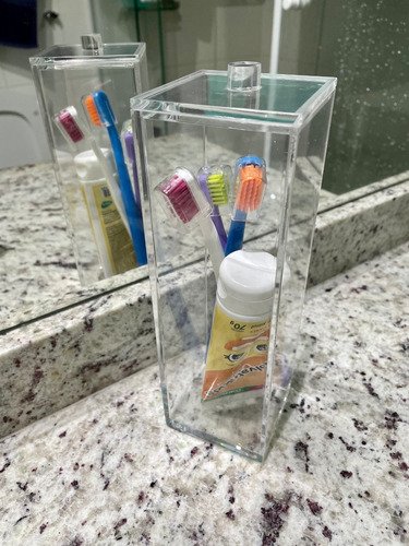 Toothbrush holder Made of PET plastic bottles  Porta escova de dentes,  Suporte de escova de dentes, Garrafa diy