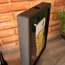 Ver imagem 3 de Porta Tampinhas Prego e Martelo: Design Moderno em MDF Preto e Acrílico 43x30cm - Produto Exclusivo