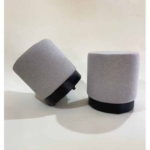 Kit 2 Puffs com Base Preto Elegante Moderno Luxo Redondo Cor Cinza Decorar Sala Moveis