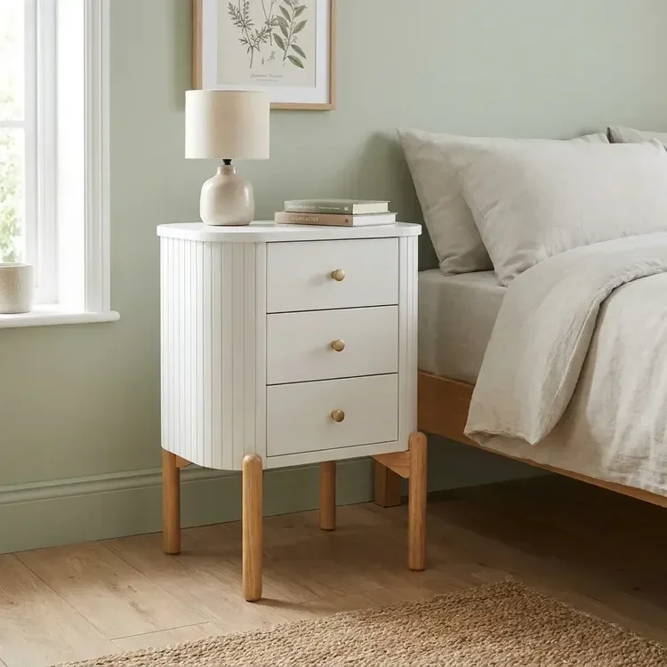 Mesa de Cabeceira 3 Gavetas MDF com Pés em Madeira Maciça Aurora Off White/Castanho
