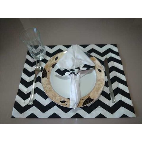 Jogo Americano 4 Lugares Chevron Preto