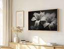 Ver imagem 1 de Quadro Decorativo N°175 115x70cm - Panorâmico Botânico - Flores e Gotas Orvalho Preto e Branco - Rol