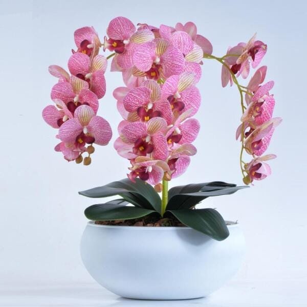 Arranjo de Orquídeas Artificiais Rosa em Vaso Branco Fosco