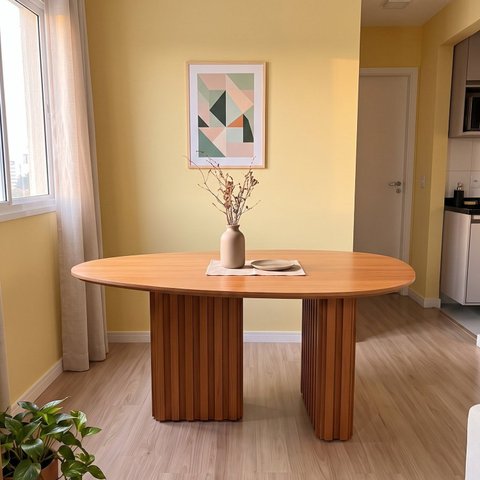 Mesa de Jantar Orgânica para 4 Lugares com Base Ripada 135x75x90cm