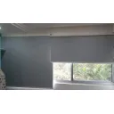 Ver imagem 1 de Cortina Persiana Rolô Rolon Blackout Cinza 0,90m X 1,90m S/ Bandô