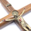 Ver imagem 3 de Crucifixo De Parede Madeira Cilíndrico Medalha de São Bento OV 25 Cm