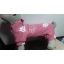 Ver imagem 2 de Macacão Pet em Soft Rosa ,estampa Patinhas , Tam G