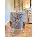 Ver imagem 2 de Puff Banqueta Decorativo com Base de Metal Ferro e Tecido em Linho - Cinza/Bronze