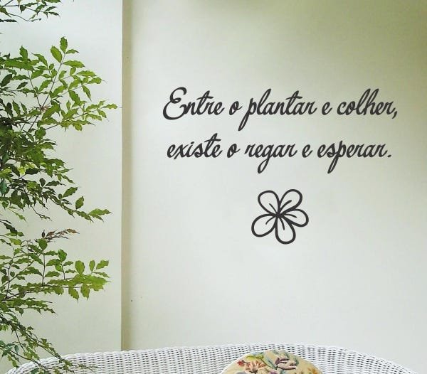 Adesivo Decorativo de Parede Frase Entre o Plantar e Colher.