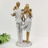 Enfeite Estátua Família Com 2 Filhos 26X14X7Cm Dourado Prata - 3
