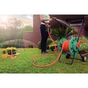 Ver imagem 2 de Mangueira Multi 1/2 Laranja em Pvc 3 Camadas 25 M com Engates Rápidos e Esguicho