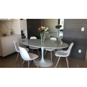 Mesa de Jantar Tulipa Saarinen Oval 140x90cm Laqueada + Vidro - Branco